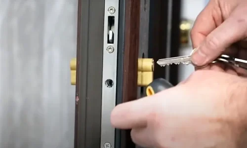 Locksmith Check Door lock